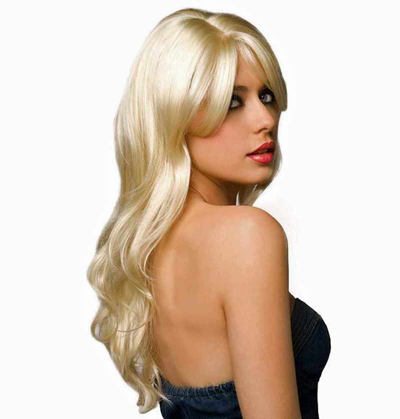 Jessie Long Blond Wig on a female model from the side the wig is past her sholders